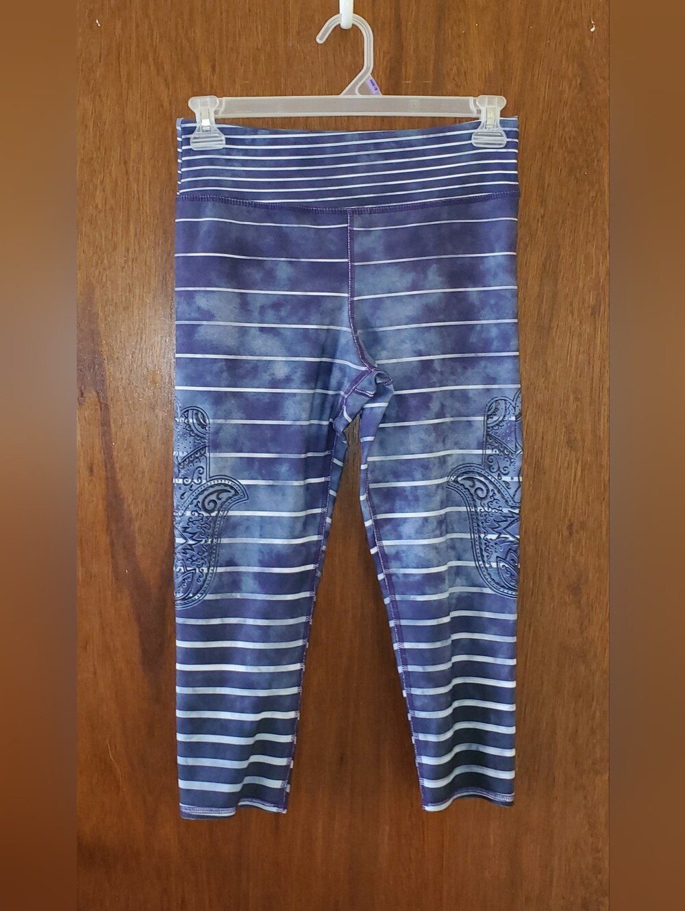EVOLUTION & CREATION HAMSA CROP LEGGINGS SZ LARGE